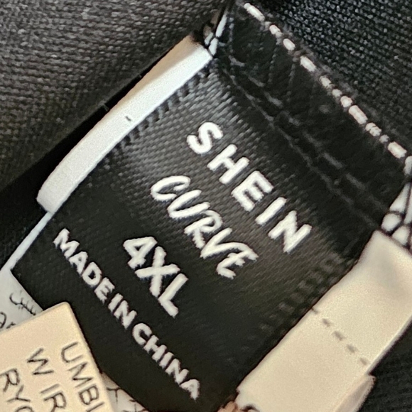 SHEIN CURVE FORMAL BLACK GOWN - Picture 4 of 4